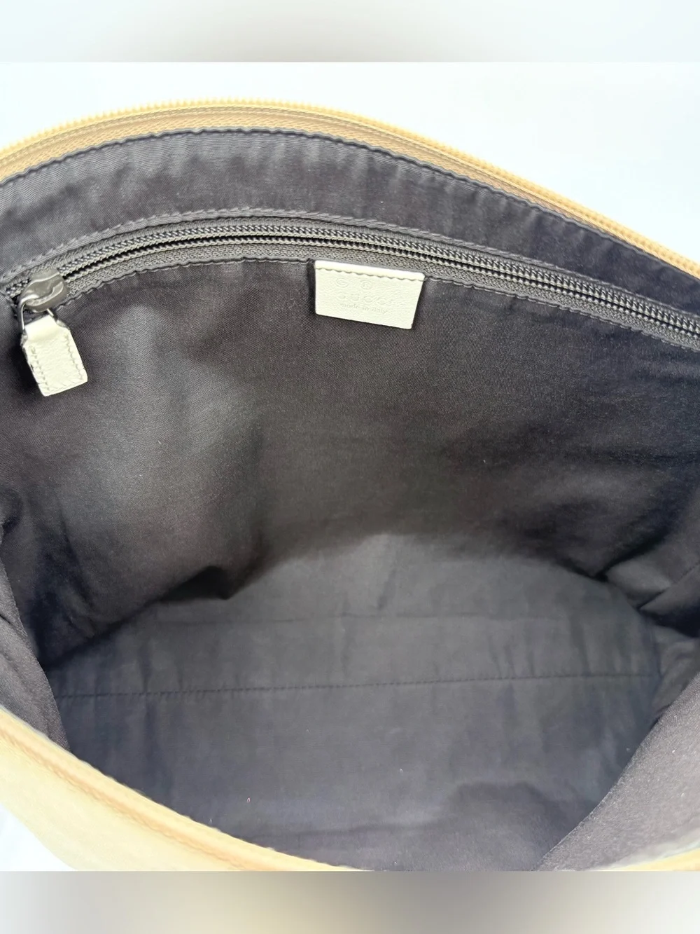 Gucci GG-Signature Messenger Bag. Beige Canvas & White Guccissima Leather. W/COA